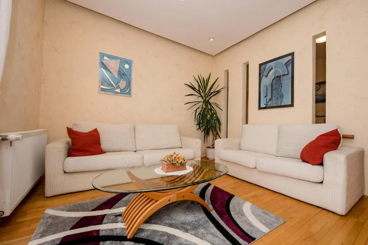 Guest house Villa Anggela Supetarska Draga