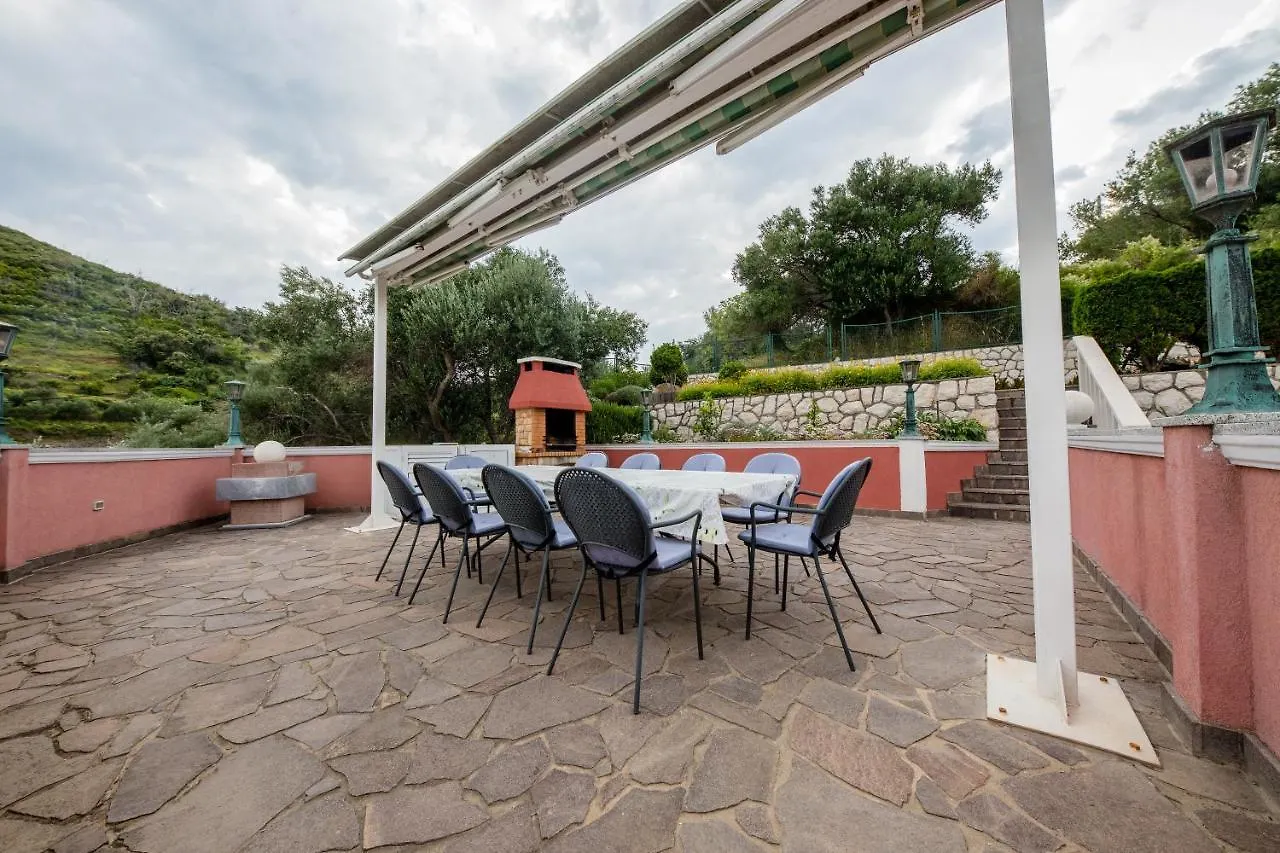 Villa Anggela Supetarska Draga