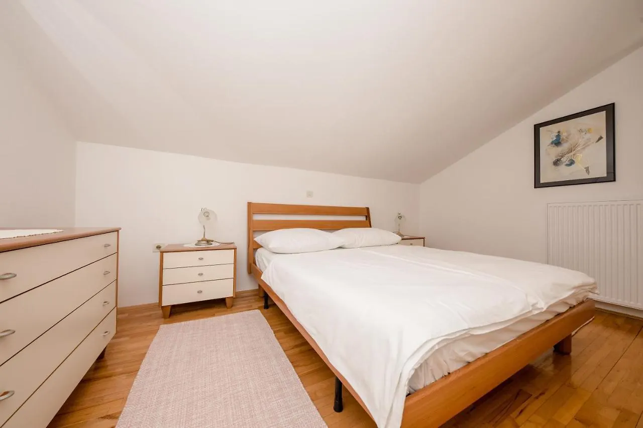 Guest house Villa Anggela Supetarska Draga
