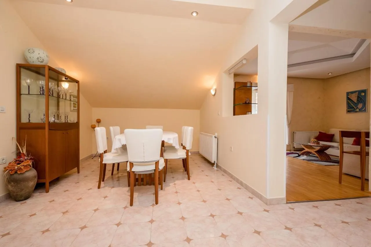 Villa Anggela Supetarska Draga Croatia