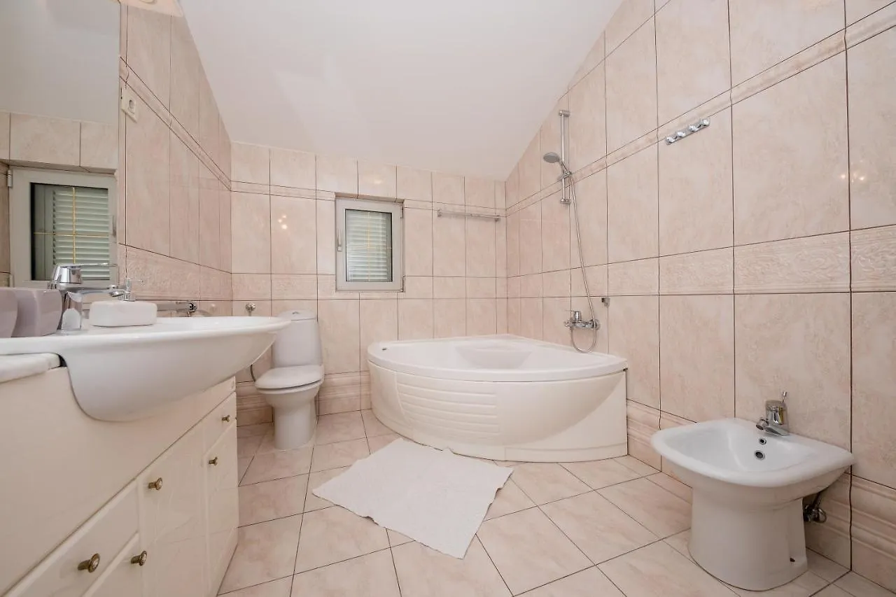 Villa Anggela Supetarska Draga 4*,