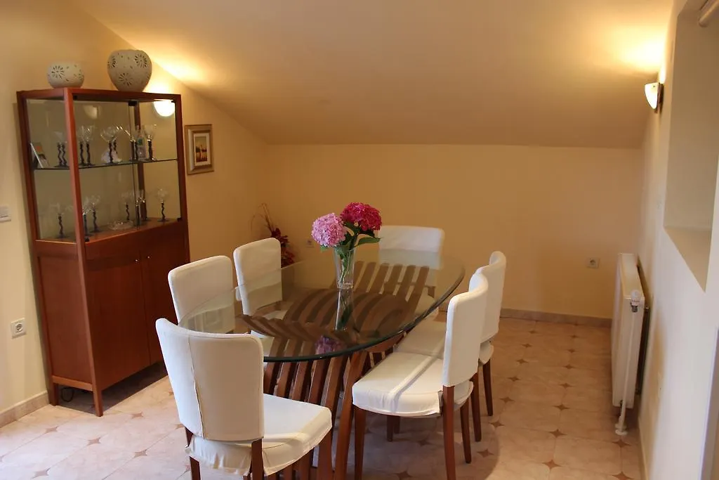 Villa Anggela Supetarska Draga 4*,  Croatia